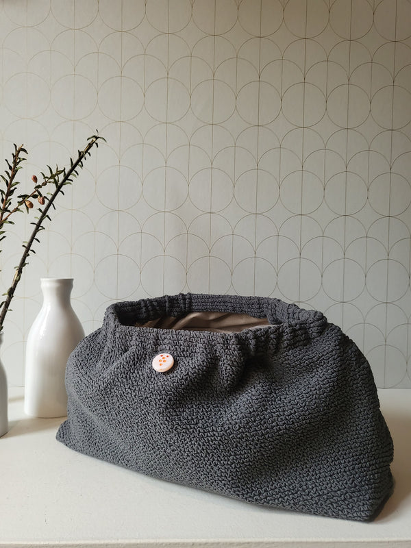 Clutch in tessuto goffrato