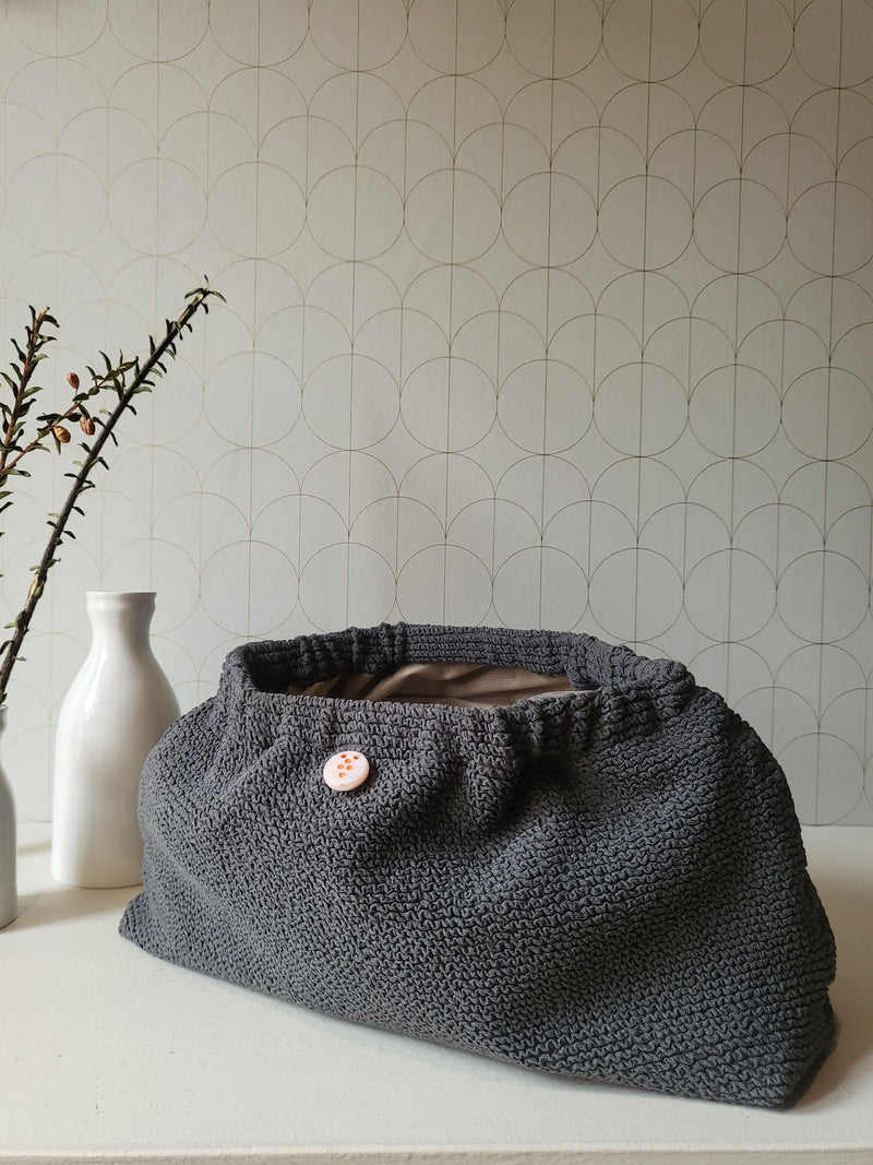 Clutch in tessuto goffrato