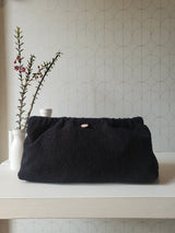 Clutch in tessuto goffrato