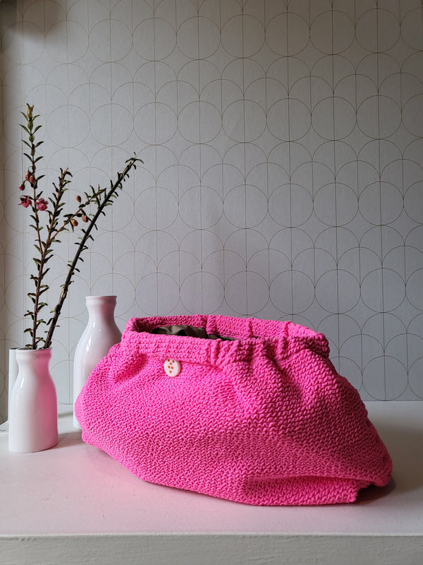 Clutch in tessuto goffrato