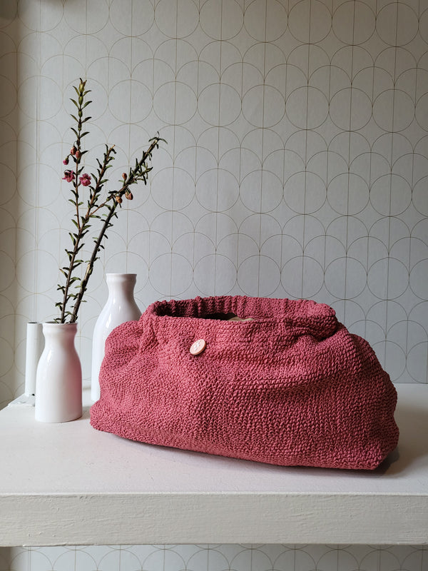 Clutch in tessuto goffrato