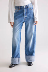 LOW WAISTED BAGGY JEANS