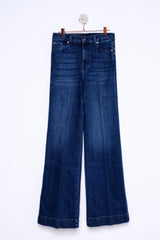 HIGH WAIST AND FLARED LEG JEANS