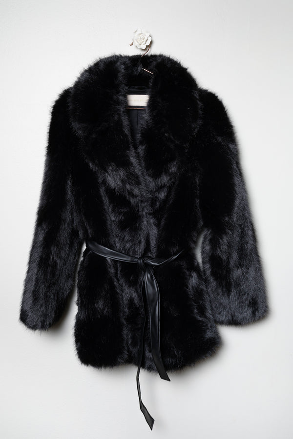 Fur nera con cintura