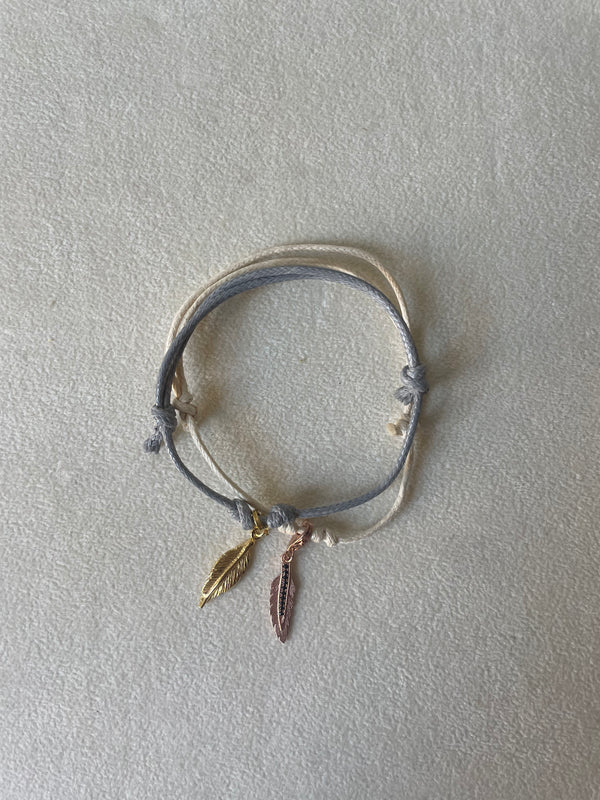 Bracciale pendente piuma