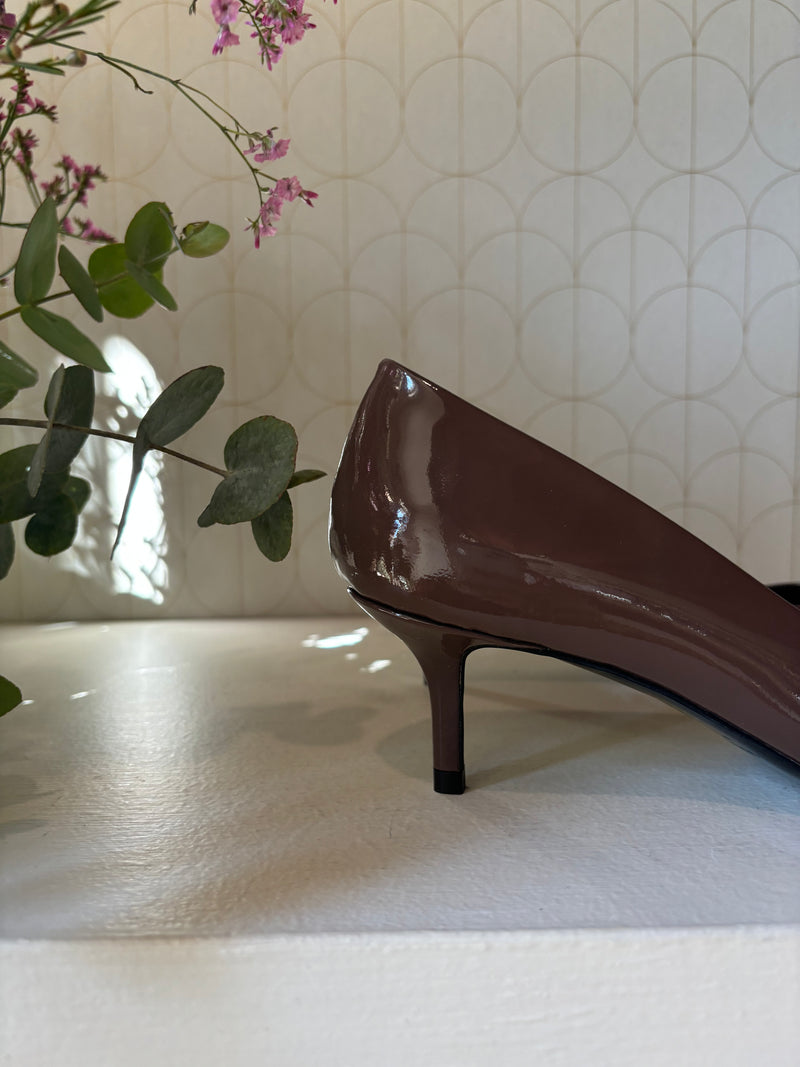 Décolleté cacao in vernice