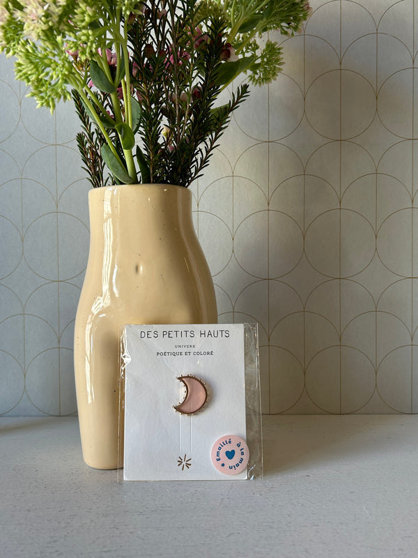 Moon pin