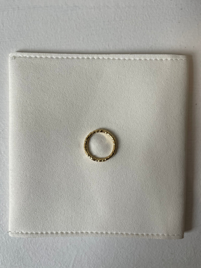 Petite bague «racine»