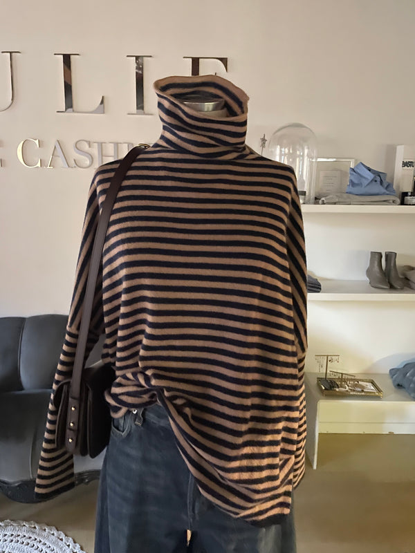 High collar in striped cashmere