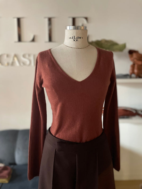 V-neck cashmere sweater